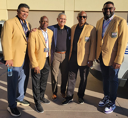 Pro Football Hall of Famers Muñoz, Green, Moon and Pace with Dan Gillison, CEO of MUNI